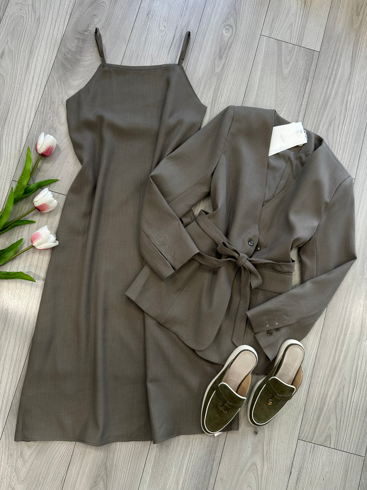 Kostum fustan+ xhakete